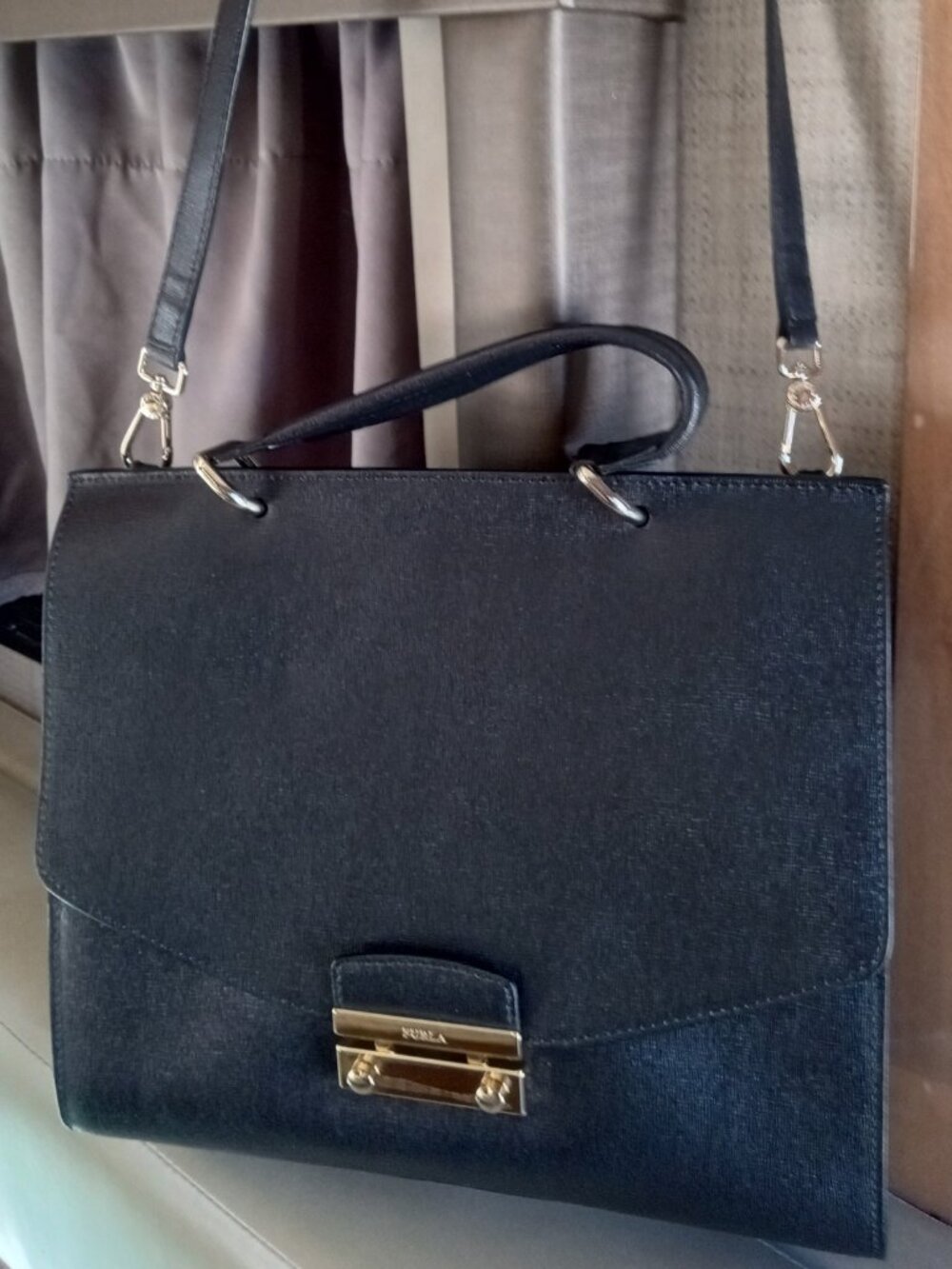 Quiet Luxury FURLA leather purse ~ top handle ~ Made in ROMANIA ~removable strap